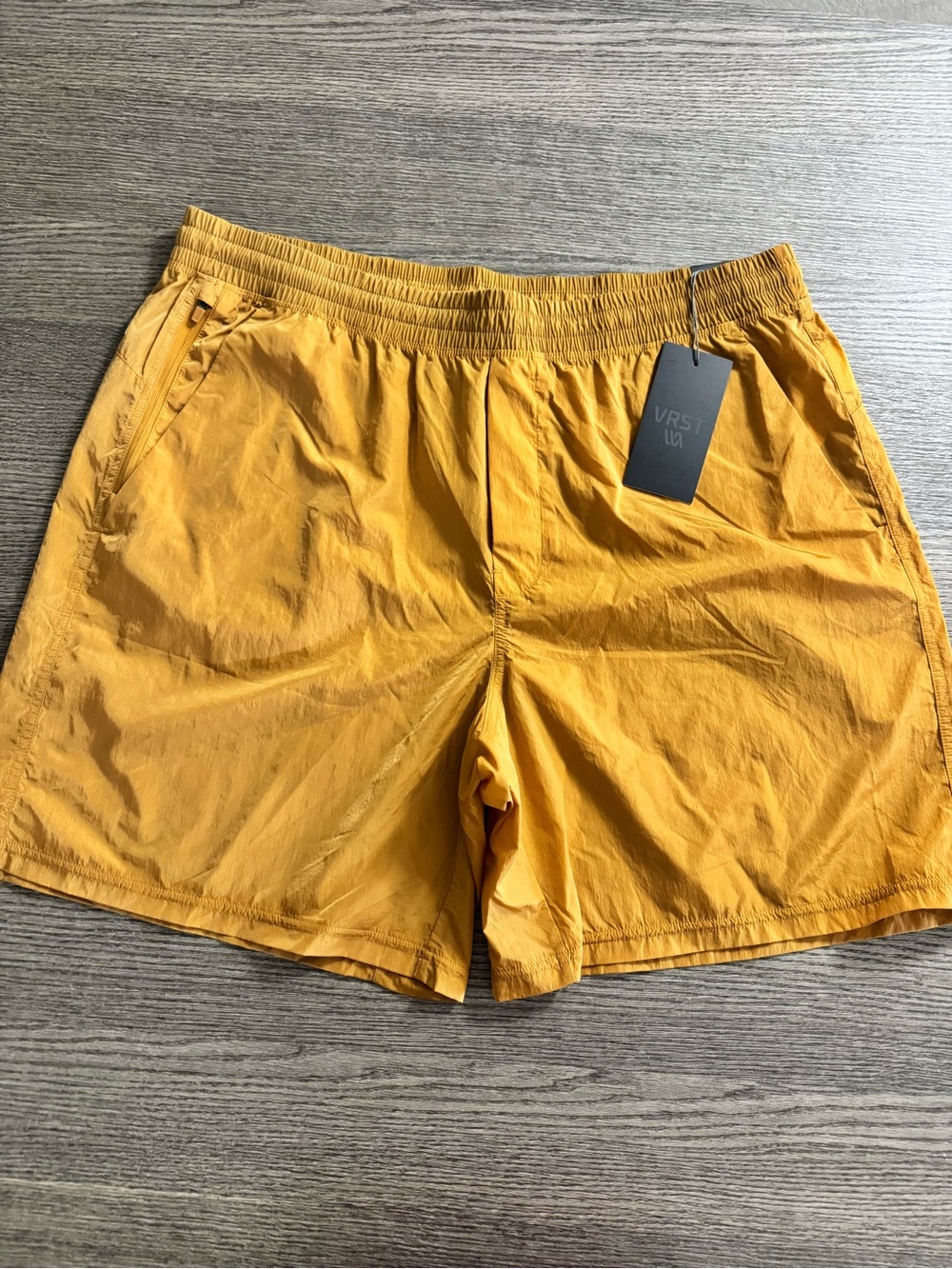 VRST Men’s 7" All In Unlined Shorts Sz XL Gold Shine Water Repellant Drawstring